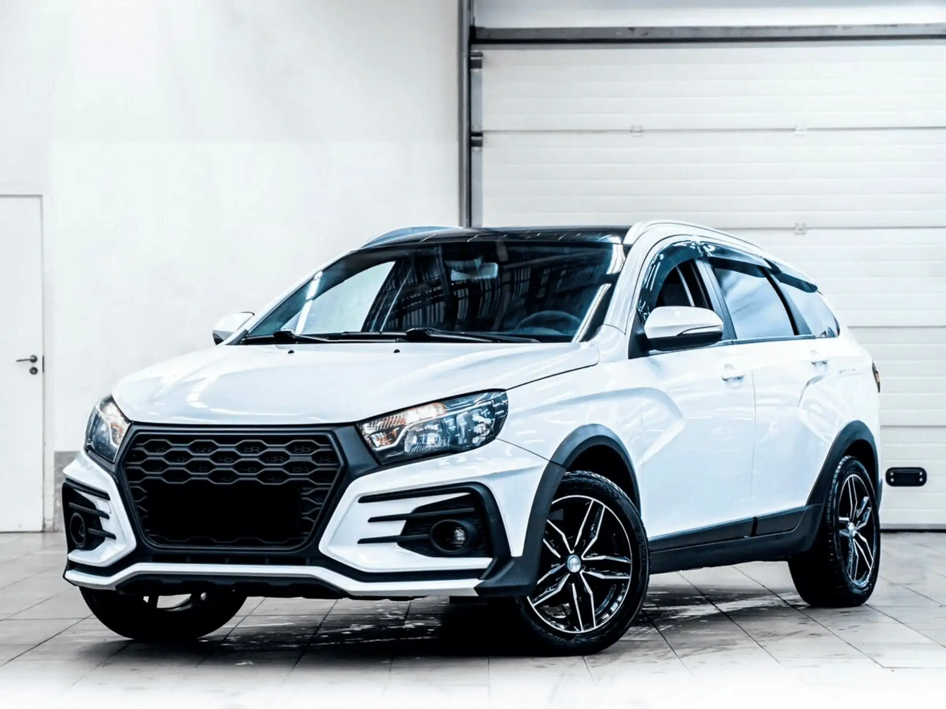 Lada Vesta SW Cross с салона по цене от 1 127 000 рублей